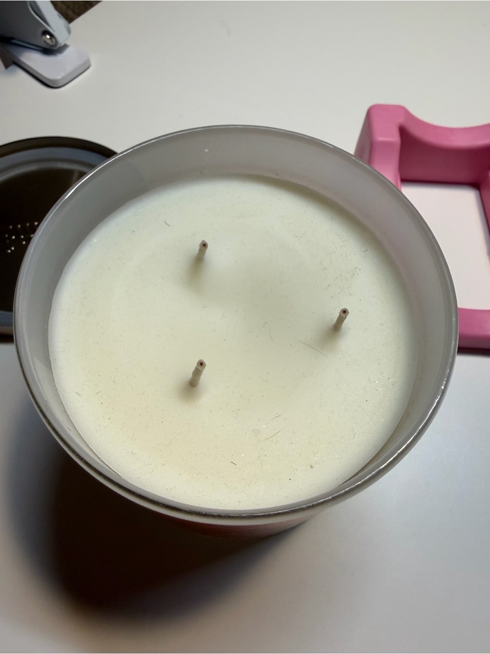 Bath & Body Works Sunshine & Daffodils Scented Candle - Yellow & Orange - Picture 3 of 3